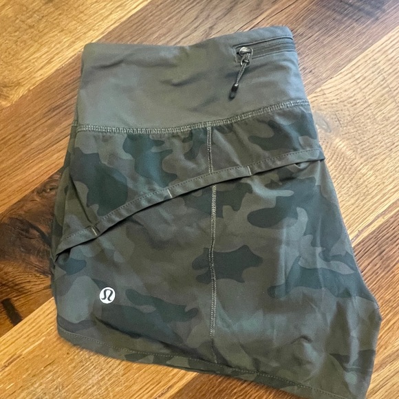 Lululemon Speed Shorts - Savasana Camo, Size 4 - Picture 12 of 12